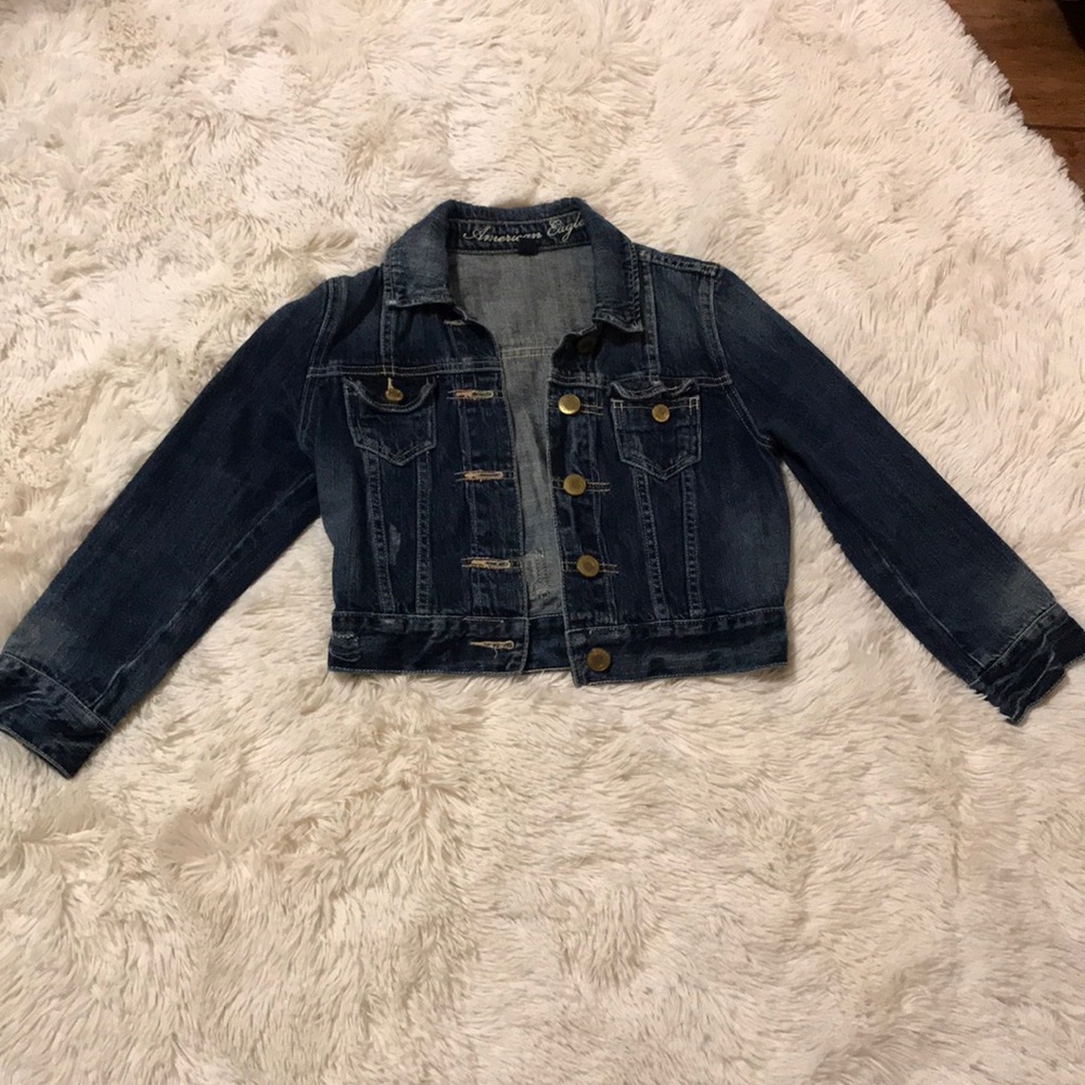 Crop style denim jacket.